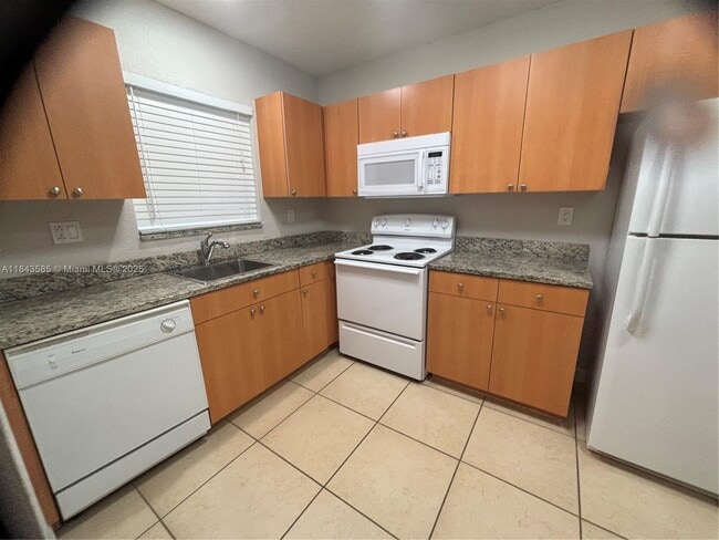 Building Photo - 4871 NW 9th Dr