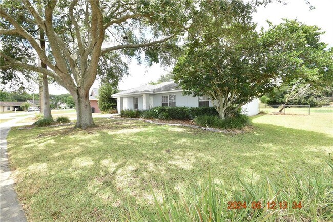 Building Photo - 38927 Carr Dr