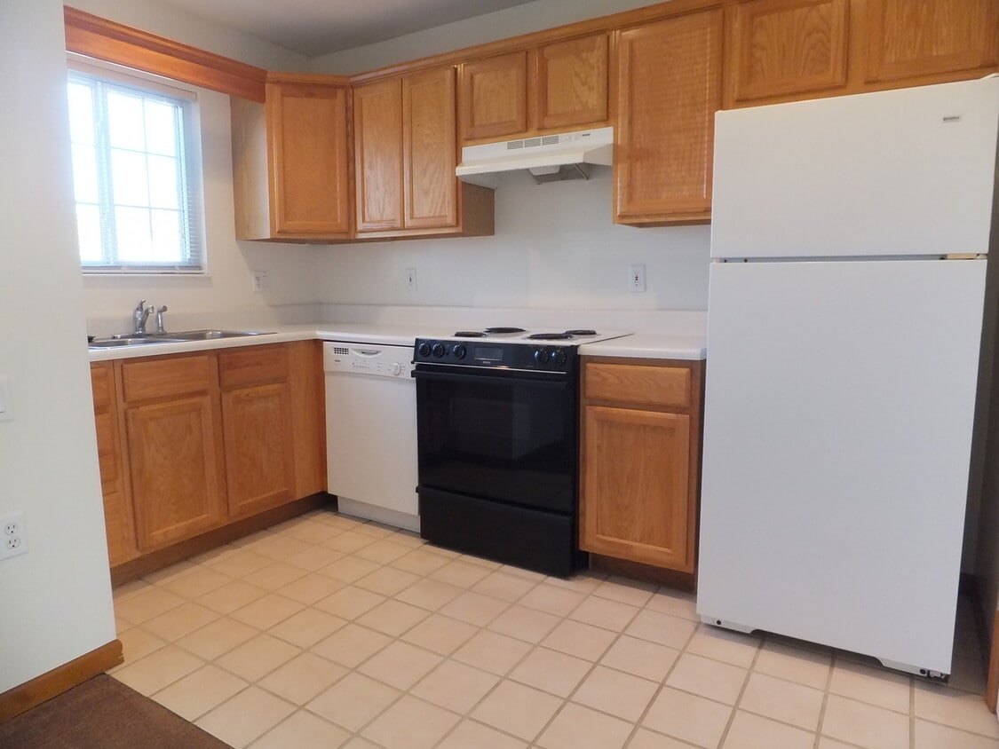 Building Photo - Large 2 bedroom apartment with washer/dryer hookup.  55+ community