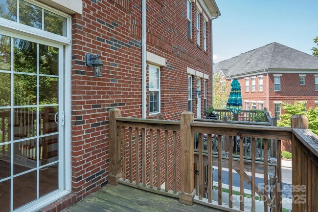 Foto del edificio - 1207 Overwood Dr