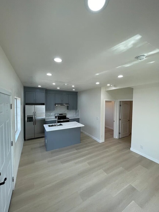 Building Photo - 4419 La Rica Ave