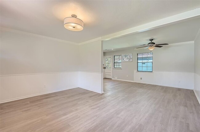 Building Photo - 9626 Carousel Ln