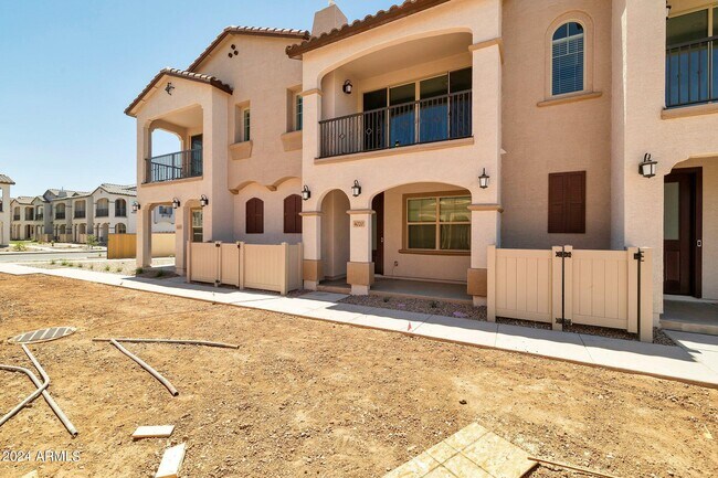 Building Photo - 4020 E Amoroso Dr