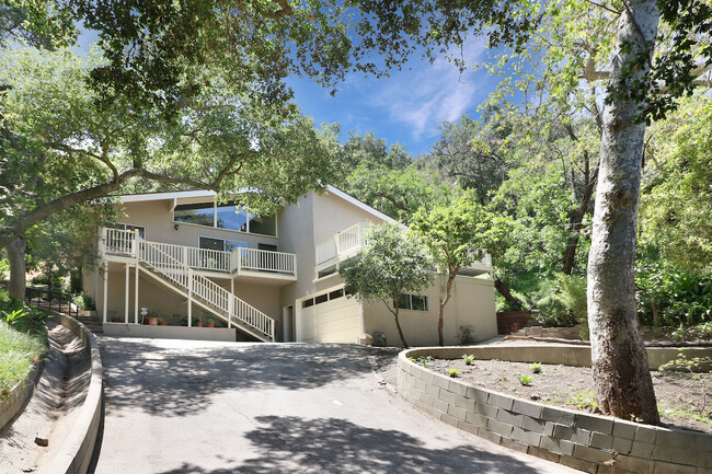 Foto del edificio - Upper Mandeville Canyon - Stunning Oasis