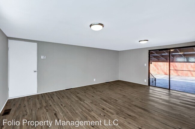 Foto del edificio - 3 br, 1 bath House - 2731 Mastin Lake Road
