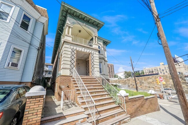 Foto del edificio - 3311 Pleasant Ave