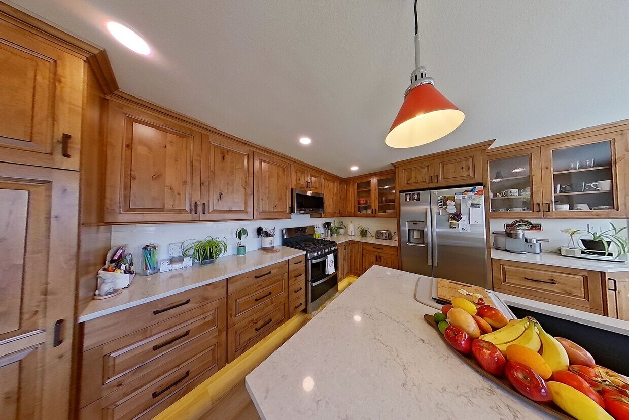 Building Photo - Fully remodeled, Ranch Style home