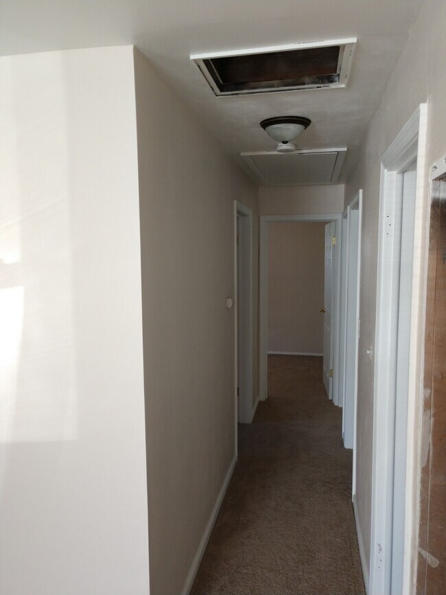 Foto del edificio - 1412 Holly Hill Dr