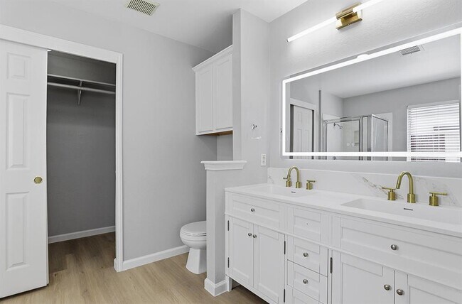 Foto del edificio - 2410 Charlie Harley Dr