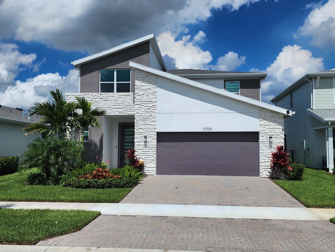 10704 SW Estella Ln, Port Saint Lucie, FL 34987 House Rental in Port