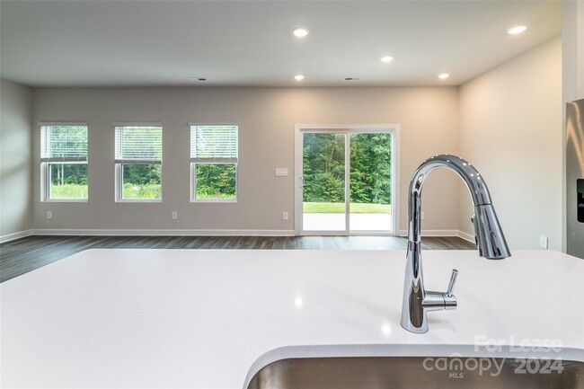 Building Photo - 104 Overwatch Dr