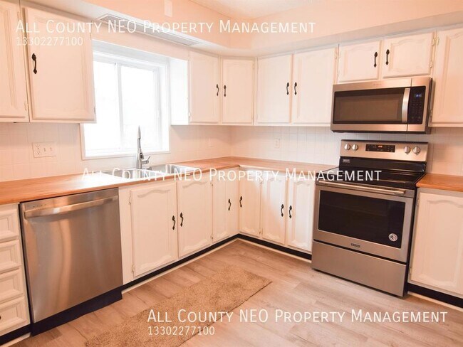 Building Photo - Newly Renovated 4 bed, 2 bath, Barberton