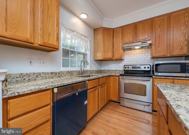Foto del edificio - 6621 Cambria Terrace