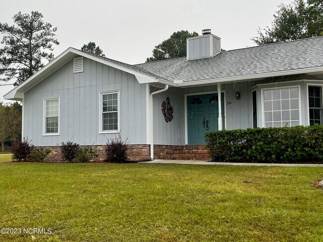 Building Photo - 211 River Reach Dr