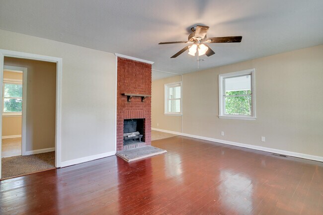 Building Photo - 2728 Barry Dr