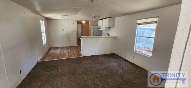Building Photo - Freshly updated! Ready and waiting for you!