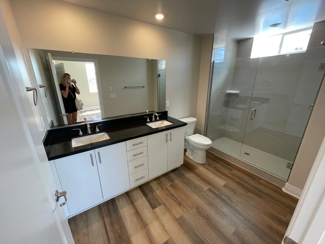 Foto principal - 915 Madonna Rd