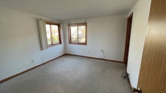 Master bedroom with 1/2 bath - 380 Villabrook Dr