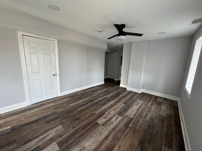 Foto del edificio - 610 E 9th St