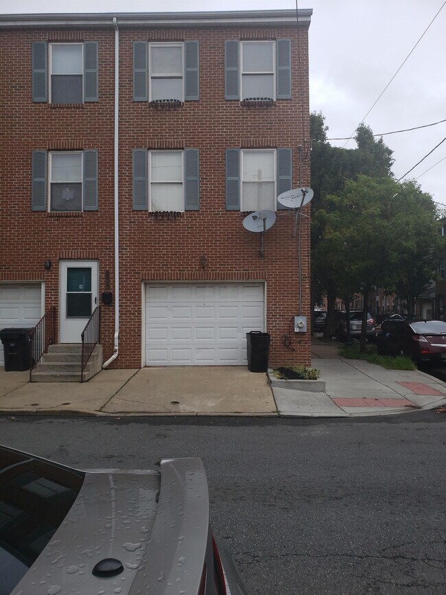 Foto del edificio - 617 E 8th St