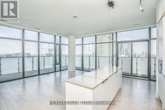 Building Photo - 20 Lombard St