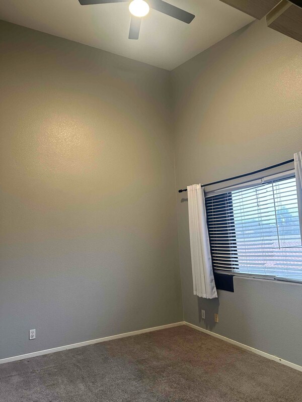 Foto del edificio - 950 N Sloan Ln
