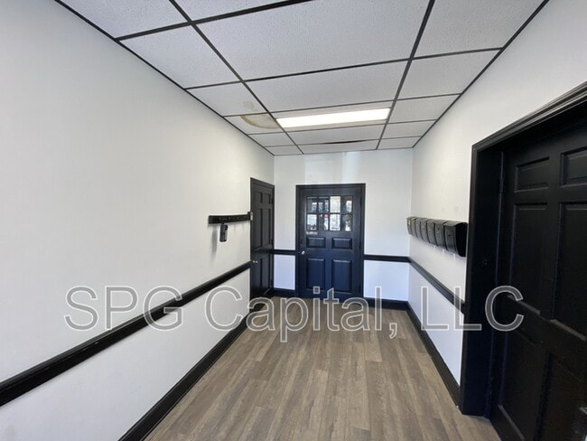 Building Photo - 5 Center Square