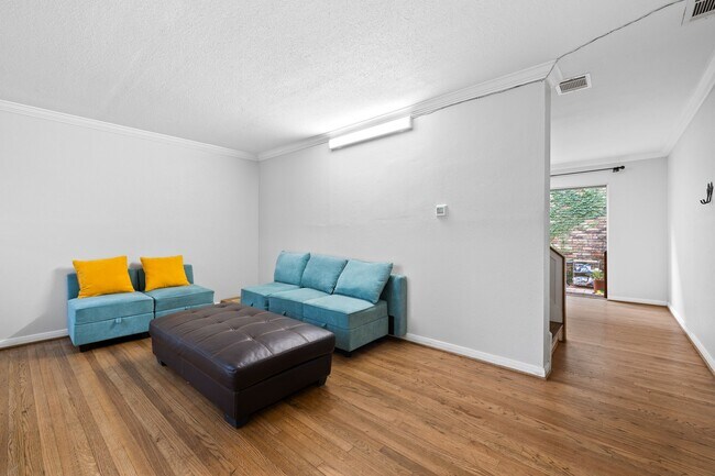 Foto del edificio - 4018 Blue Bonnet Blvd