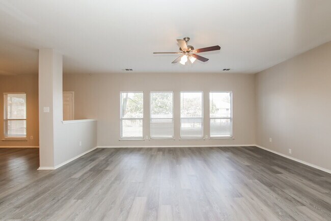 Foto del edificio - 121 Castle Dr