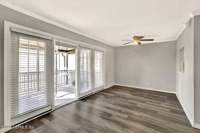 Building Photo - 6646 La Mirada Dr E