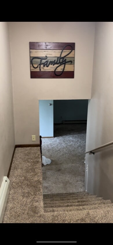 Building Photo - 200 S Creek St