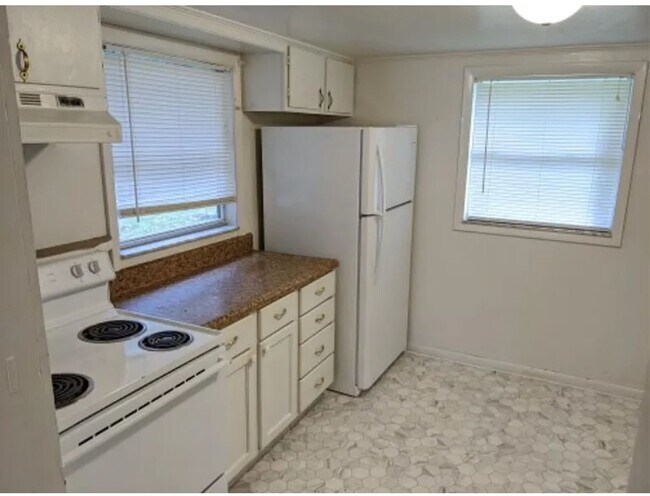Foto del edificio - Charming 2-Bedroom Home in the Heart of Bu...