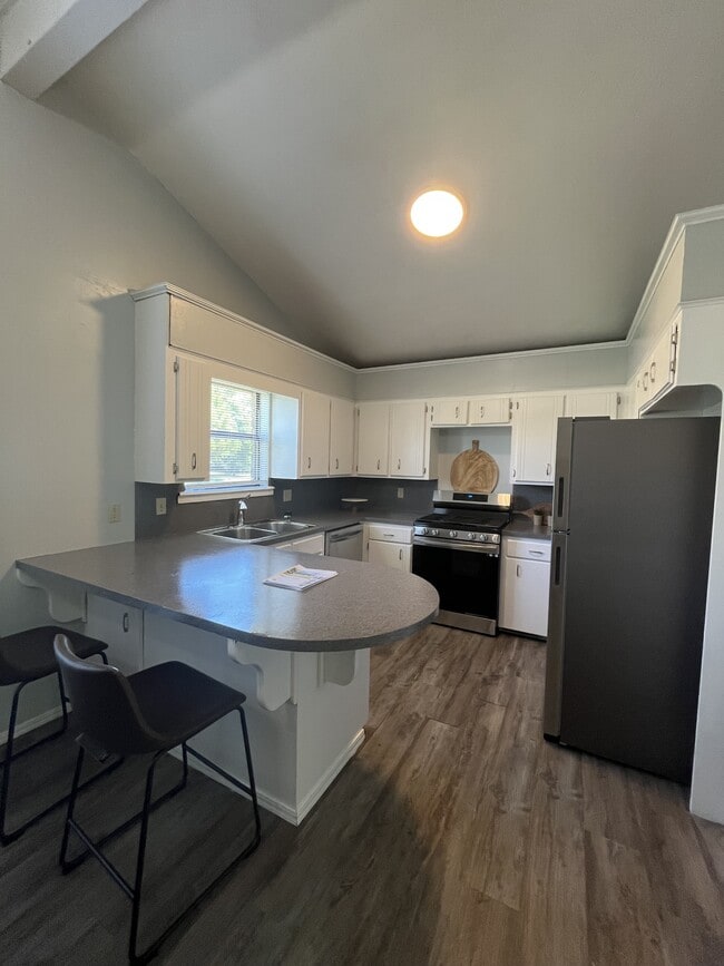 Foto del edificio - 4802 N Britton Dr