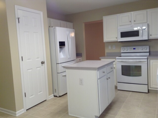 Building Photo - 9328 Arbor Creek Dr