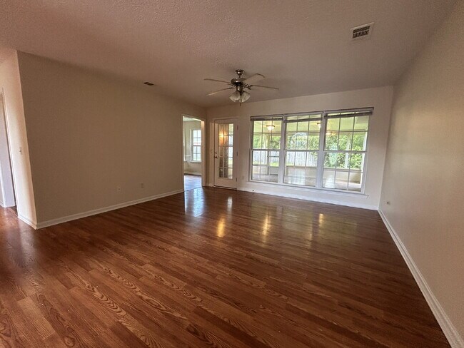 Foto del edificio - House for Rent