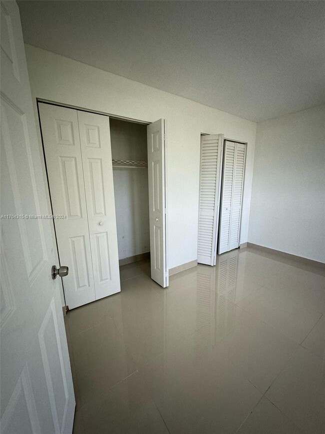 Building Photo - 1 bedroom in Hallandale FL 33009