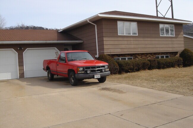 Building Photo - 1042 Terrace Dr