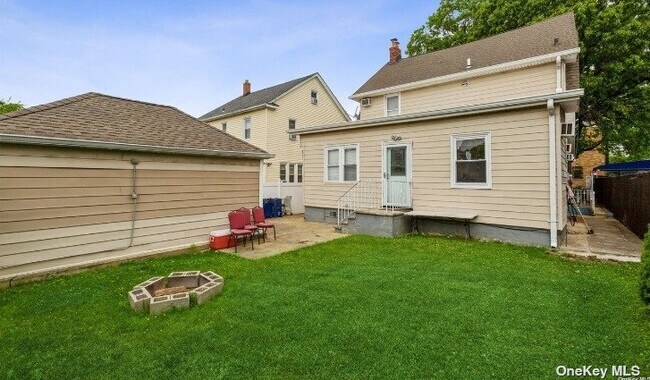 Building Photo - 152-14 84th Dr