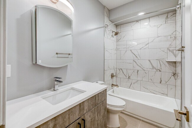 Building Photo - 1132 N 41