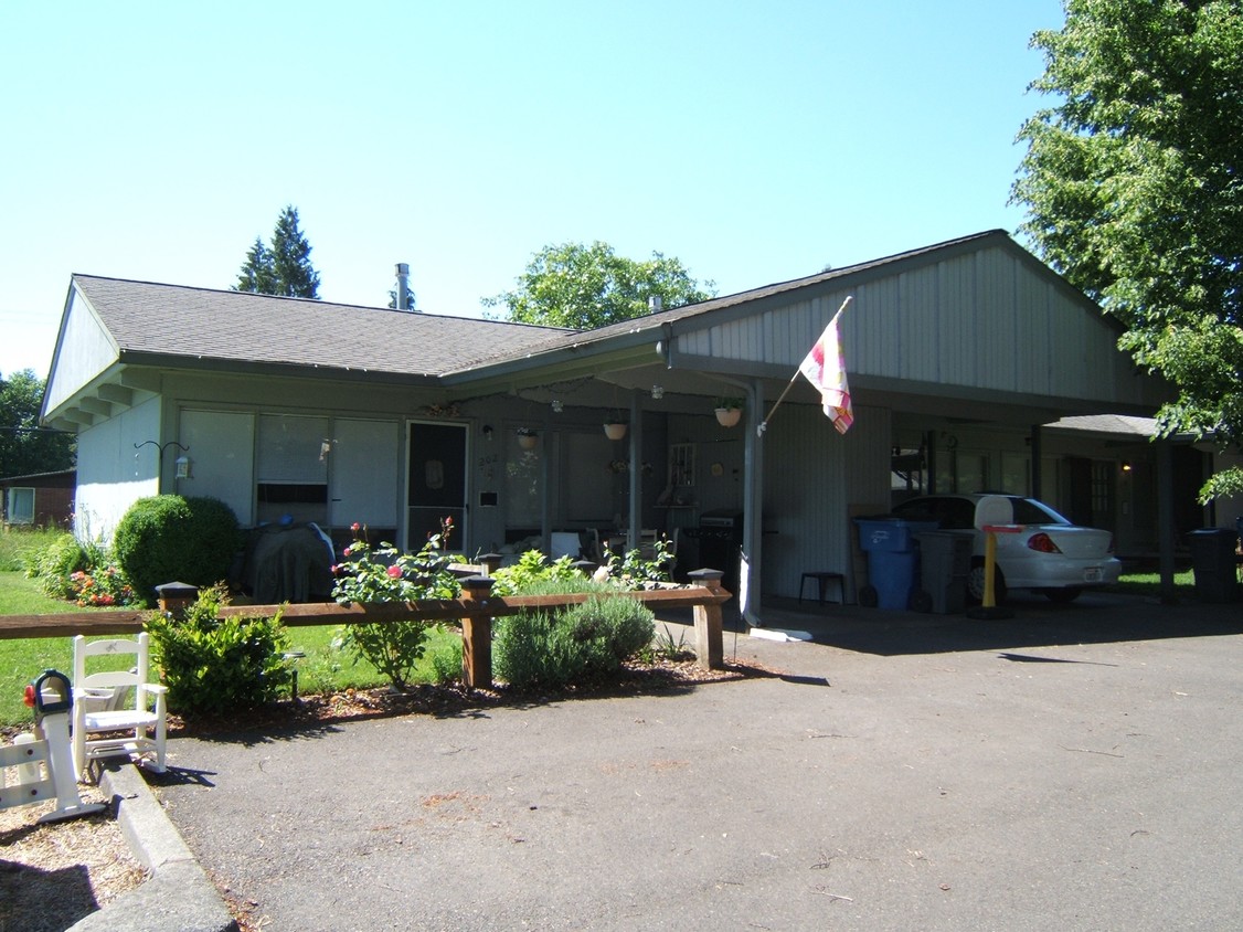 Building Photo - Fircrest Apartments