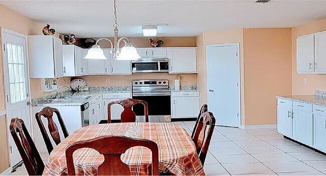 Building Photo - 8733 Polo Dr