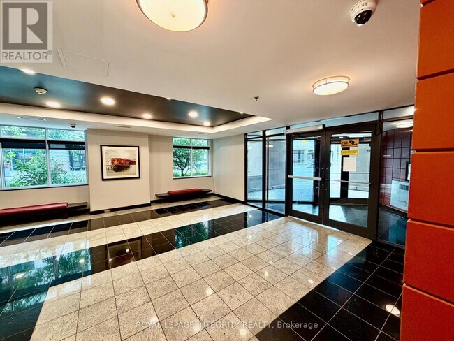 Building Photo - 445 Laurier Ave W