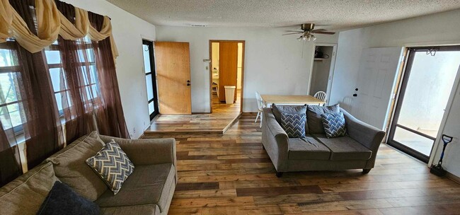 Foto del edificio - Beautiful 3 bedroom, 2 bath home for rent