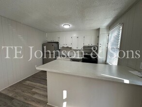 Building Photo - 2550 Green Oaks Ct SE