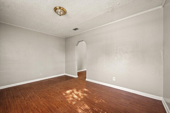 Foto del edificio - 1829 Lambert St