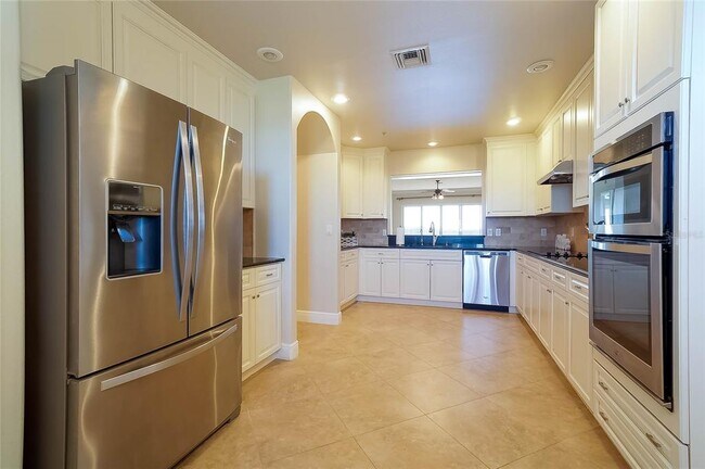 Building Photo - 8755 The Esplanade Ct