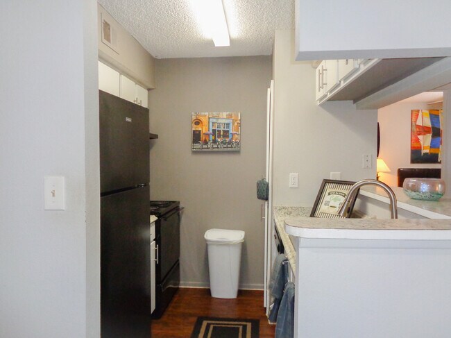 Foto del edificio - 8601 Mallard Reserve Dr