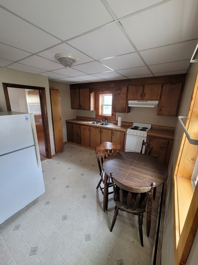 Building Photo - 41 E Main St