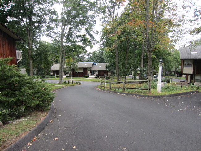 Building Photo - 1 Country Squire Dr