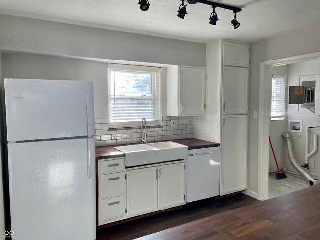 Foto del edificio - 126 Roosevelt Dr